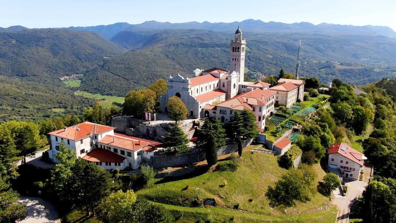 Peregrin Sveta Gora Hotel Solkan Exterior photo
